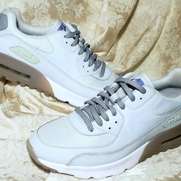 Nike Shoes - Nike Air Max 90 Ultra Essential